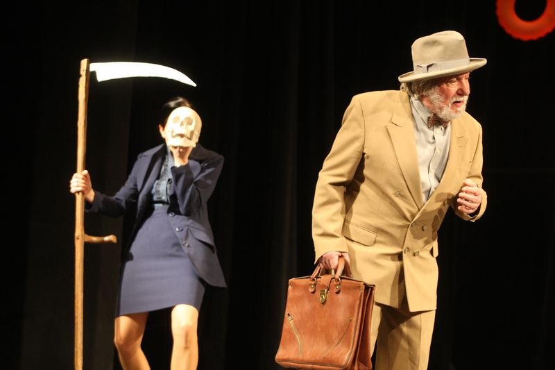 Pohřbívání aneb Zítra se bude pohřbívat všude