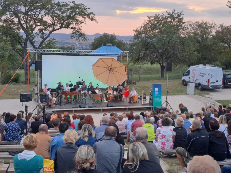 Prázdniny uzavře pořad Na pohovce Jožky Kubáníka na Rochusu