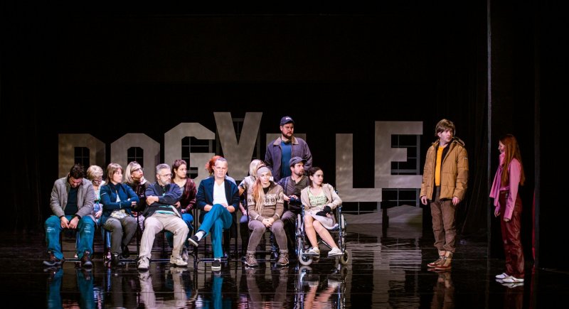 Premiéra Dogville podle slavného filmu už v sobotu