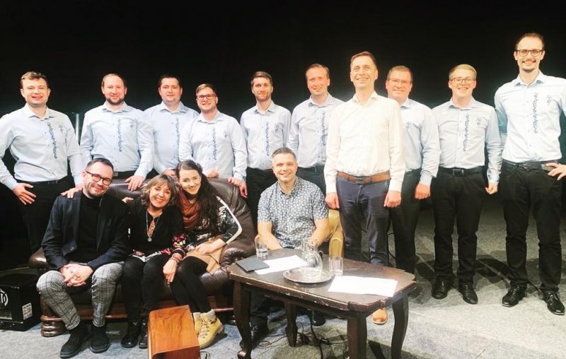 Na pohovce Jožky Kubáníka - Josef Kubáník, Bára Hrzánová, David Vaculík a CM Ohnica - foto: Tomáš Chrástek 