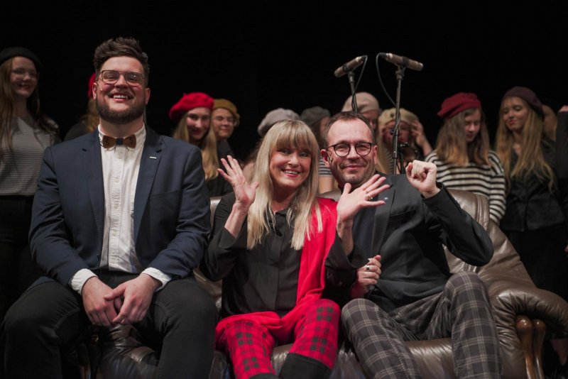Na pohovce Jožky Kubáníka - Daniel Gajdoš, Chantal Poulain, Josef Kubáník a CM Cifra - foto: Tomáš Chrástek 
