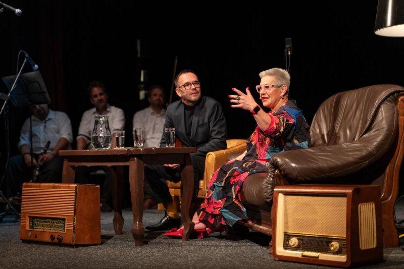 Na pohovce Jožky Kubáníka - Josef Kubáník a Dagmar Pecková - foto: Tomáš Chrástek 