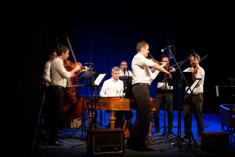 Na pohovce Jožky Kubáníka - CM Cifra - foto: Tomáš Chrástek 