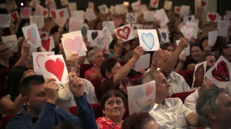 Na pohovce Jožky Kubáníka - pohled do hlediště - foto: Tomáš Chrástek 