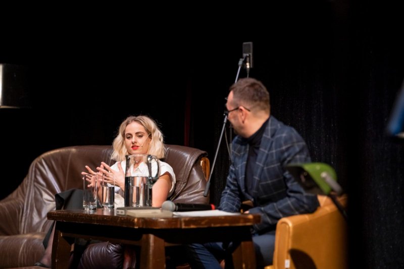 Na pohovce Jožky Kubáníka - Josef Kubáník a Petra Staňková - foto: Tomáš Chrástek 