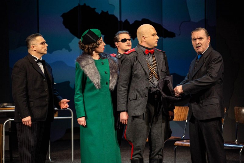 Monument pro Hradiště - David Vaculík, Tereza Novotná, Tomáš Žilinský, Jakub Zelinka a Pavel Hromádka - foto: Kuba Jíra 