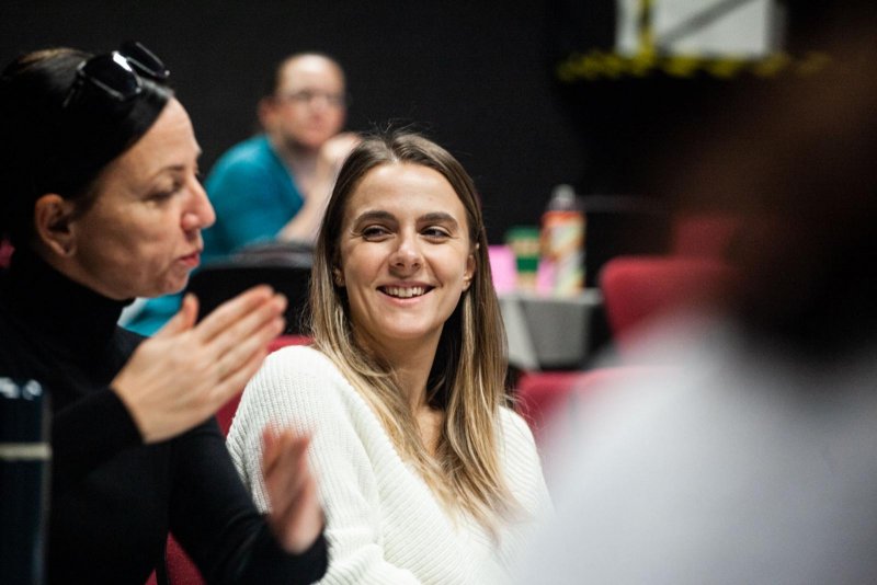 Monument pro Hradiště_zahajovací zkouška_Tereza Novotná s lektorkou a zároveň inspicientkou Terezií Čermákovou_foto: Kuba Jíra 