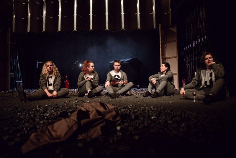 Jak jsme se dostali až sem - Petra Staňková, Natálie Rašín, Pavel Šupina, Jitka Hlaváčová a Pavlína Hejcmanová - foto: Kuba Jíra 