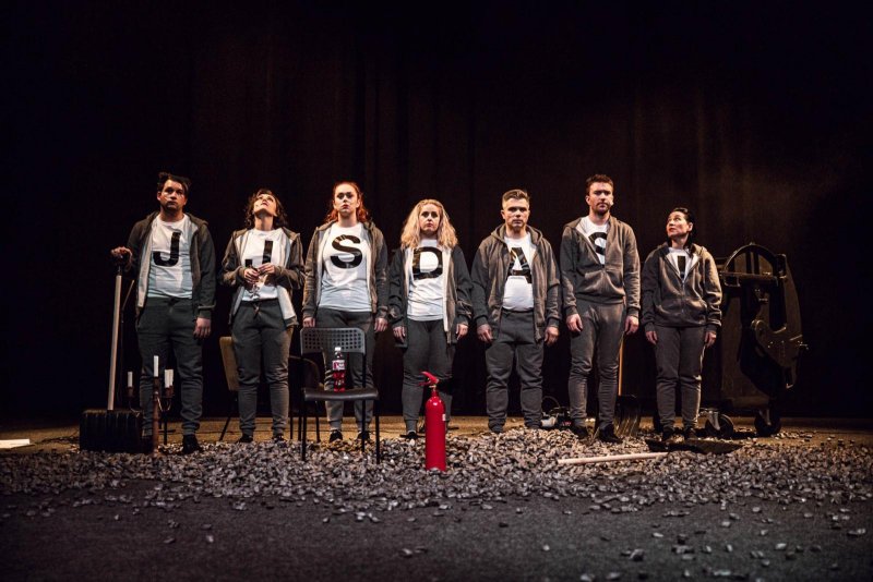 Jak jsme se dostali až sem - Jakub Zelinka, Pavlína Hejcmanová, Natálie Rašín, Petra Staňková, David Vaculík, Pavel Šupina a Jitka Hlaváčová - foto: Kuba Jíra 