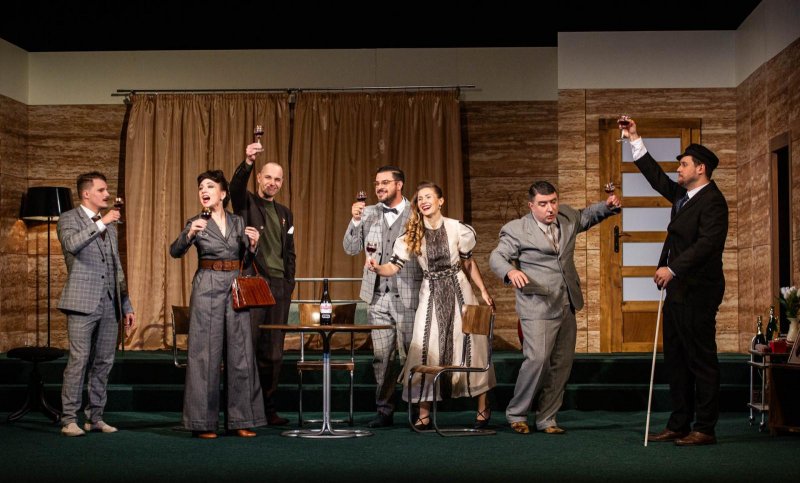 Hostina dravců - Tomáš Žilinský, Tereza Novotná, Jiří Hejcman, Lukáš Matěj, Kateřina Michejdová, Zdeněk Trčálek a Daniel Gajdoš - foto: Kuba Jíra 