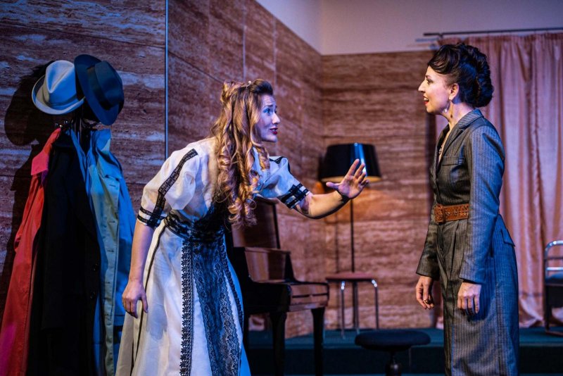 Hostina dravců - Kateřina Michejdová a Tereza Novotná - foto: Kuba Jíra 