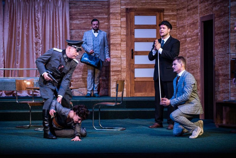 Hostina dravců - Pavel Hromádka, Tereza Novotná, Lukáš Matěj, Daniel Gajdoš a Tomáš Žilinský - foto: Kuba Jíra 