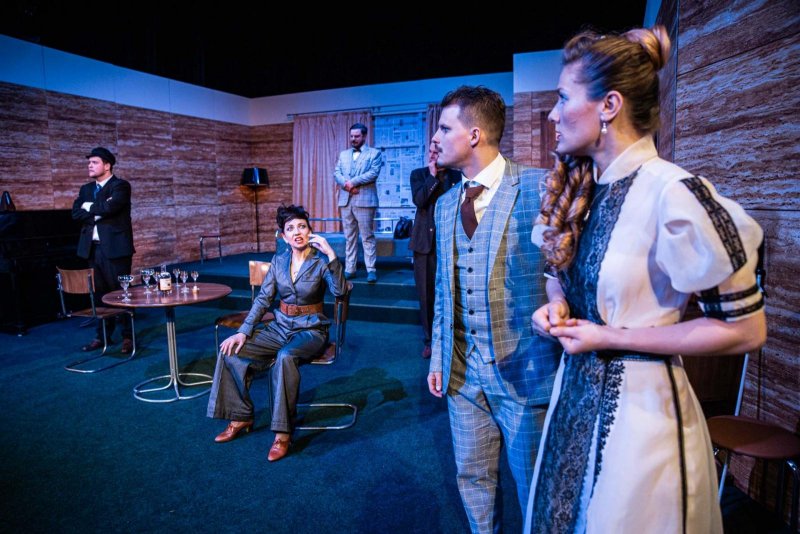 Hostina dravců - Daniel Gajdoš, Tereza Novotná, Lukáš Matěj, Jiří Hejcman, Tomáš Žilinský a Kateřina Michejdová - foto: Kuba Jíra 