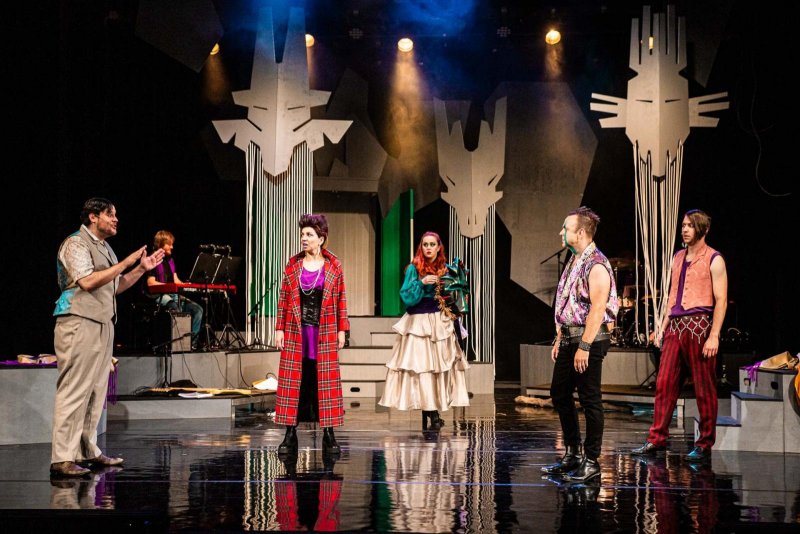 Zapeklitě! - Daniel Gajdoš, Tereza Novotná, Natálie Rašín, Tomáš Šulaj a Pavel Šupina - foto: Kuba Jíra 