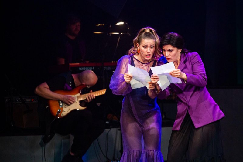 Zapeklitě! - Kateřina Michejdová a Pavlína Hejcmanová - foto: Kuba Jíra 