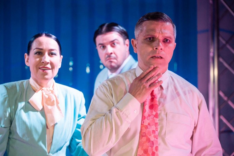 Ošklivec - Jitka Hlaváčová, David Vaculík a za nimi Lukáš Matěj - foto: Kuba Jíra 