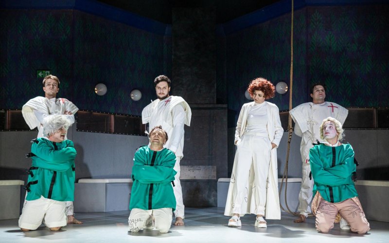 Fyzikové - stojící Pavel Šupina, Daniel Gajdoš, Tereza Novotná, Jakub Zelinka a pod nimi klečící Zdeněk Trčálek, Tomáš Šulaj a Jiří Hejcman - foto: Kuba Jíra 