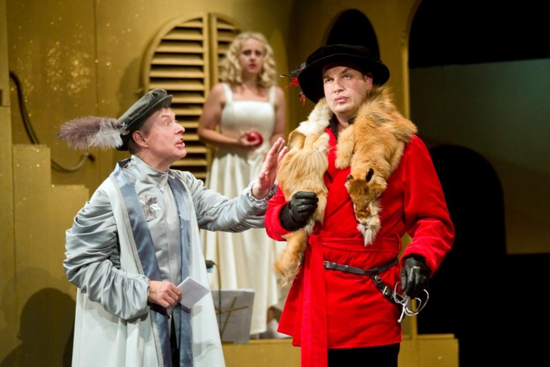 Romeo a Julie - Pavel Hromádka, Jiří Hejcman a za nimi Petra Staňková - foto: Marek Malůšek 