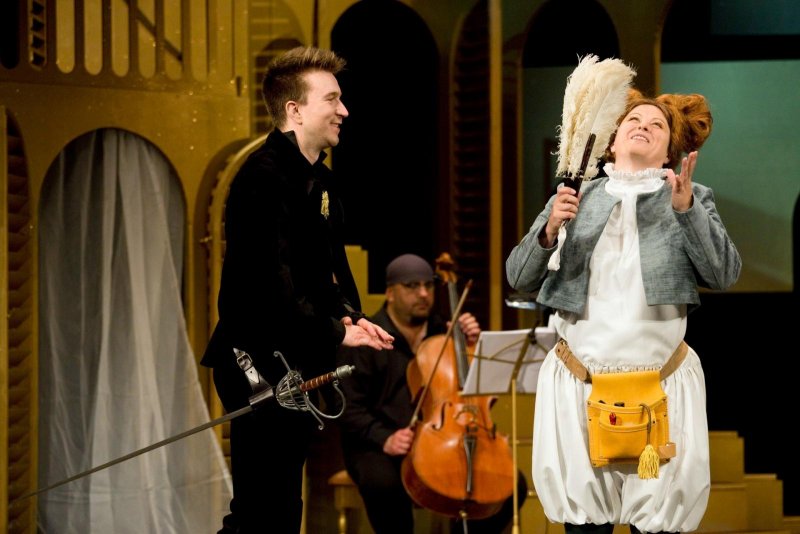 Romeo a Julie - Pavel Šupina, Irena Vacková a za nimi Josef Klíč - foto: Marek Malůšek 