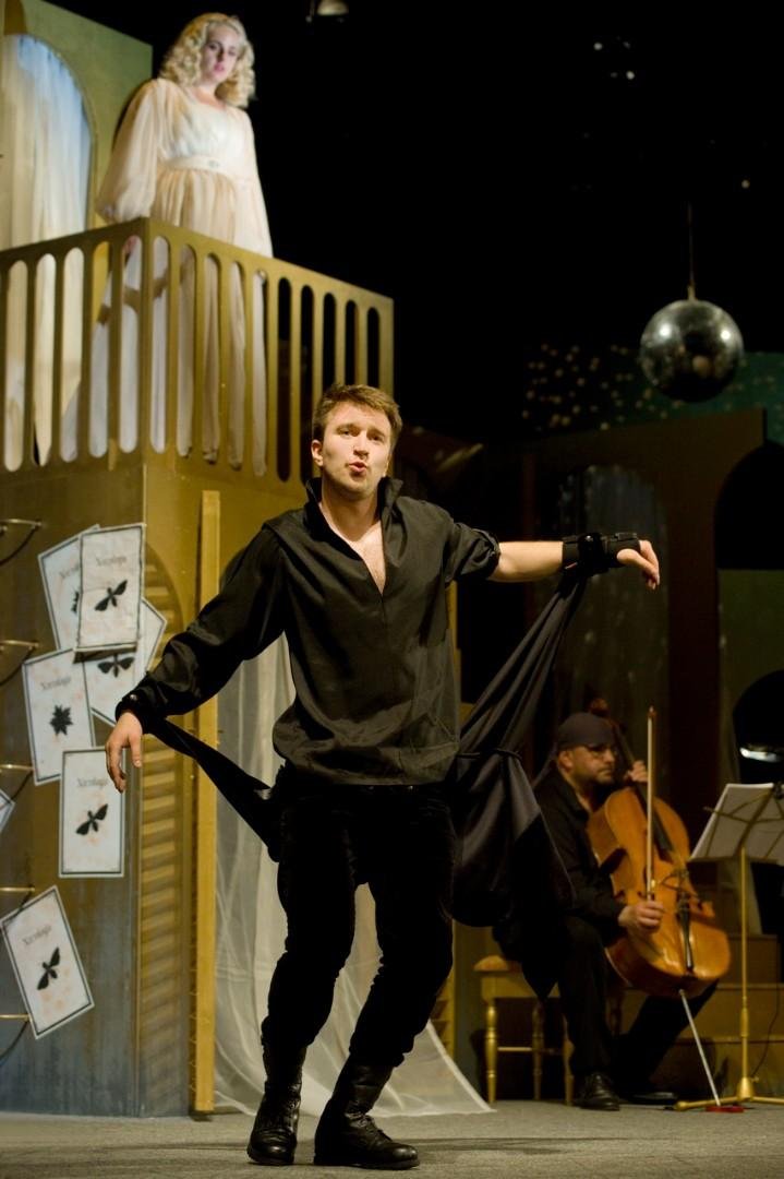 Romeo a Julie - Pavel Šupina a za ním Petra Staňková a Josef Klíč - foto: Marek Malůšek 