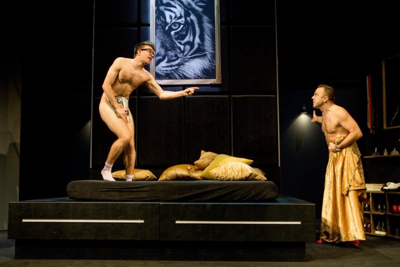 Dva úplně nazí muži - Pavel Šupina a Tomáš Šulaj - foto: Marek Malůšek 