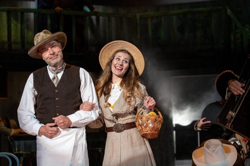 Limonádový Joe - Viktor Skála a Kateřina Michejdová - foto: Filip Fojtík 