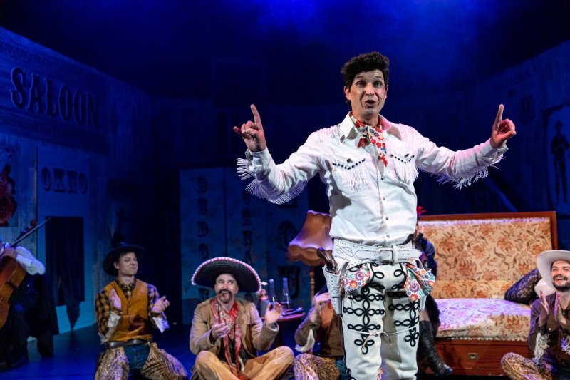 Limonádový Joe - Jiří Hejcman a za ním Šimon Obdržálek, Pavel Šupina a Štěpán Goiš - foto: Filip Fojtík 