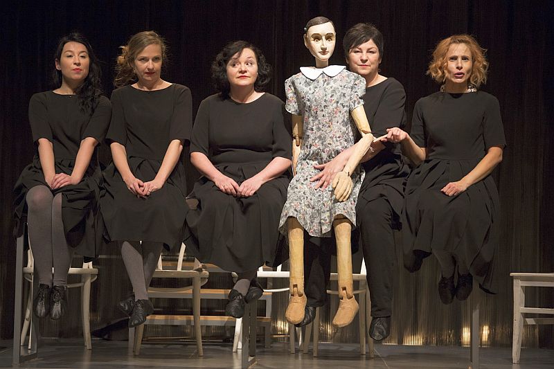 Deník Anne Frankové - Jitka Josková, Anna Pospíchalová, Monika Horká, Anne Franková, Jaroslava Tihelková, Alžběta Kynclová - foto Marek Malůšek