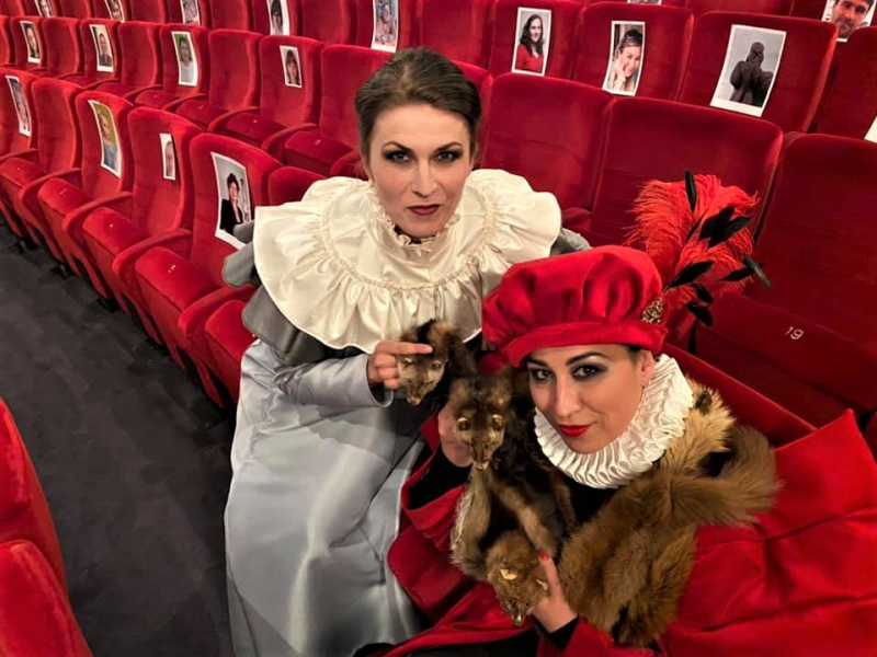 Pavlína Hejcmanová a Jitka Hlaváčová si užívají krásné historické kostýmy