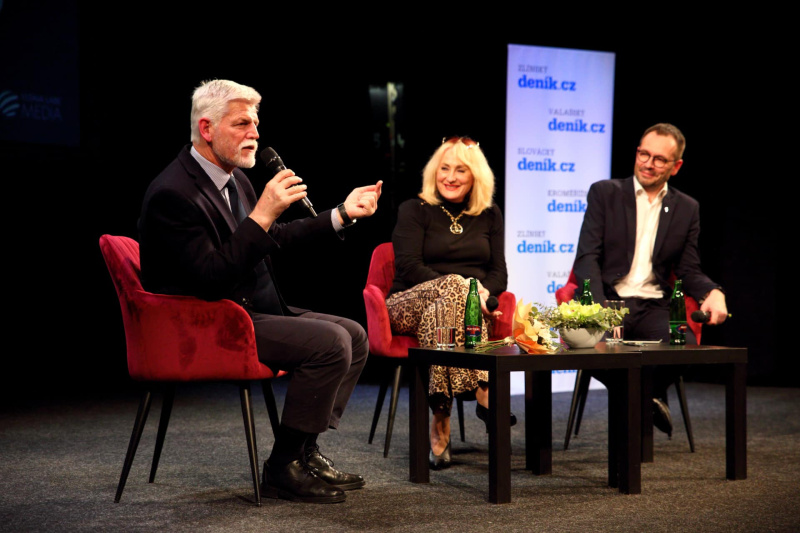 Prezident Petr Pavel při debatě ve Slováckém divadle