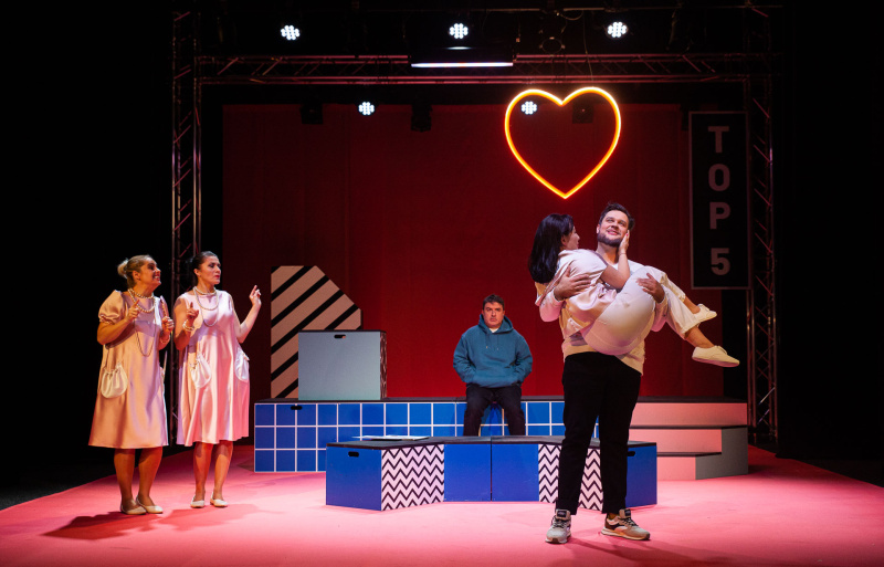 Komedie Třináctkrát za svědka si získala diváky