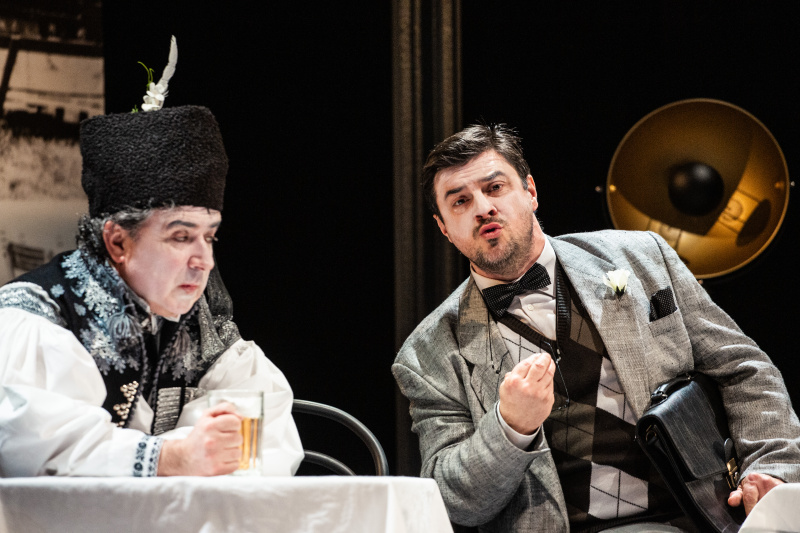 Lukáš Matěj (vpravo) v inscenaci Slovácké jaro