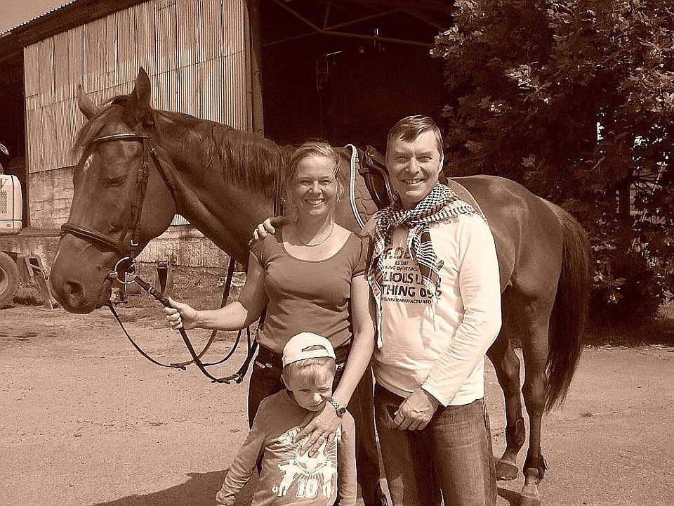 Pavel Hromádka - Na návštěvě u sestry Andrey jsme učili syna Vojtu jezdit na koni. Co kdyby z něj byl herec a hrál někdy krále jako já