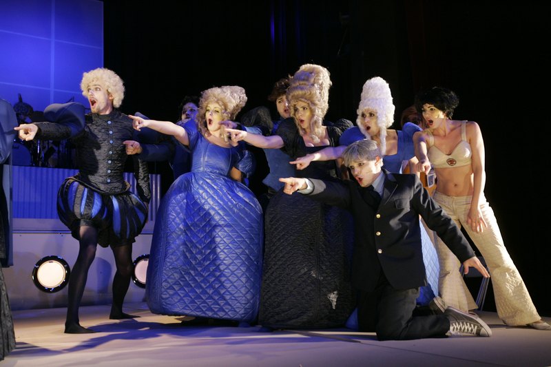 Modré květy - Jan Horák, Andrea Nakládalová, Petr Čagánek, Klára Vojtková, David Vaculík, Pavlína Hejcmanová,  Kamila Mitáčková - foto Jan Karásek
