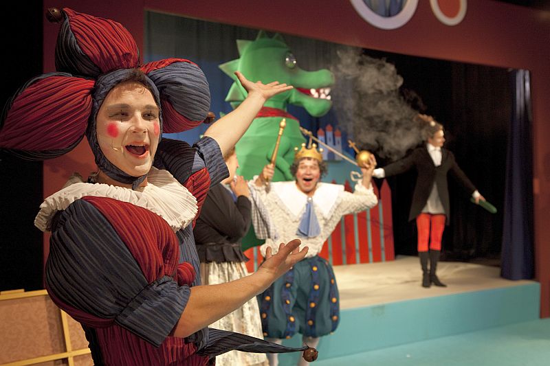 vpravo Kamil Pulec (Král), Drak alias Petr Leška, Anna Pospíchalová (Komorná) - foto Marek Malůšek