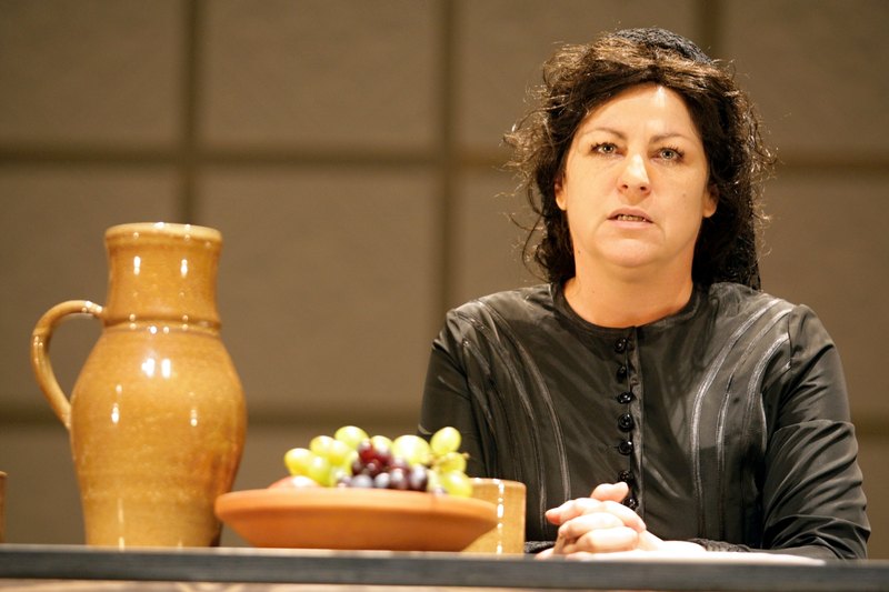 Jaroslava Tihelková jako Bernarda v dramatu Dům Bernardy Alby - foto Jan Karásek
