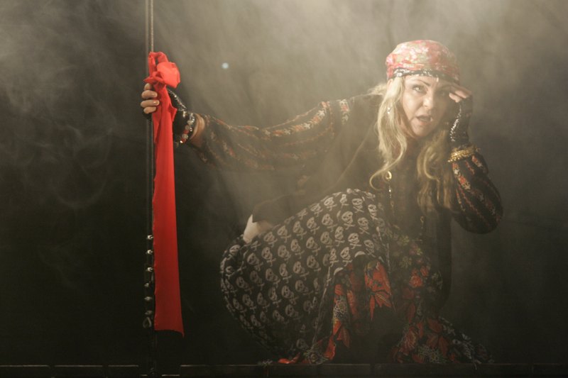 jako Izergil v muzikálu Cikáni jdou do nebe - foto Jan Karásek